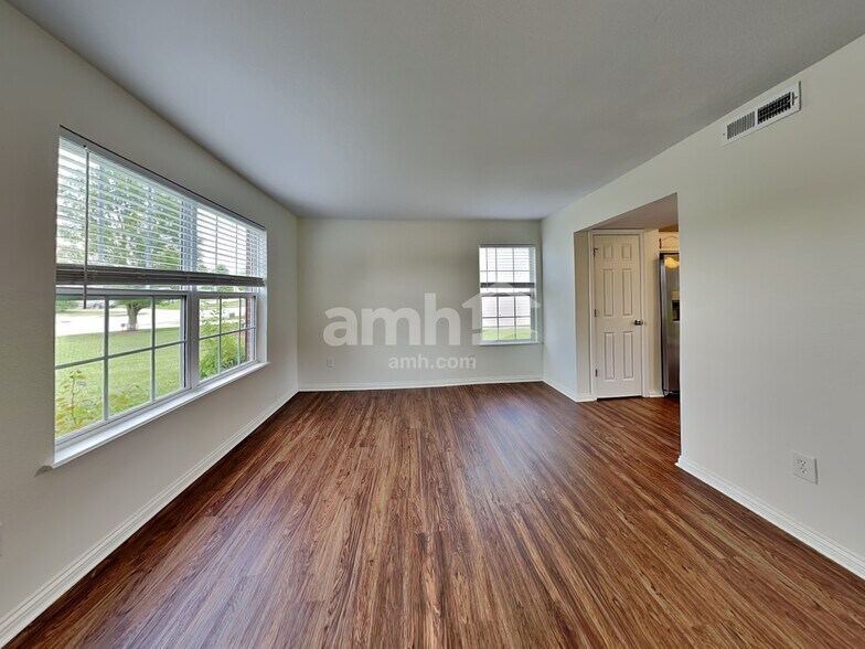 Building Photo - 953 Dorothy Dr