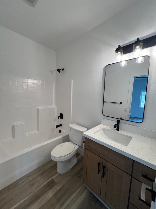 Building Photo - 13133 Olathe Rd