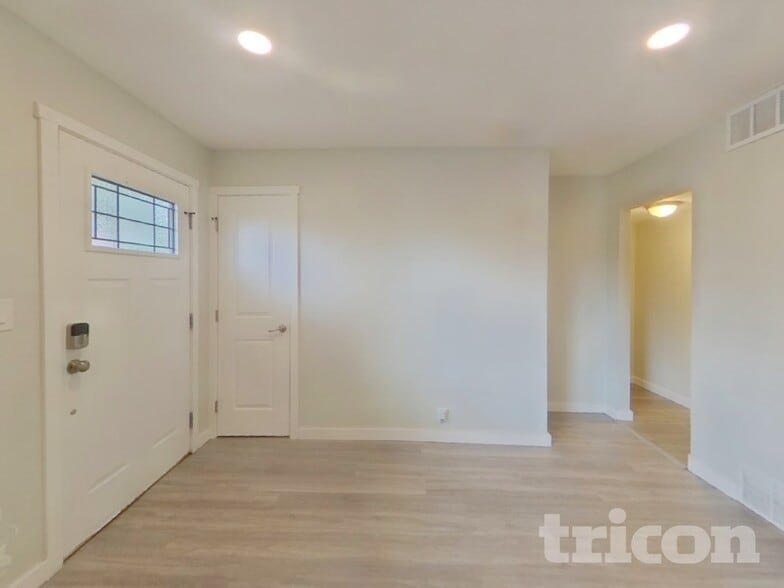 Building Photo - 1224 Norwood Ave