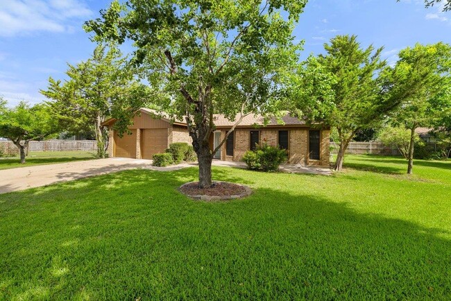 Building Photo - 704 Brookwood Cir