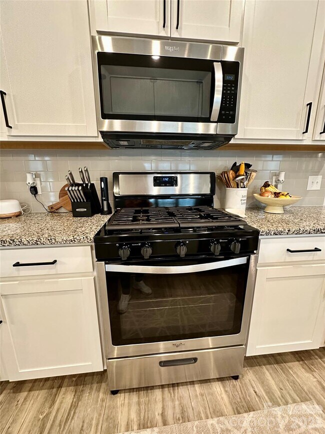 Building Photo - 6212 Hailstone Rd