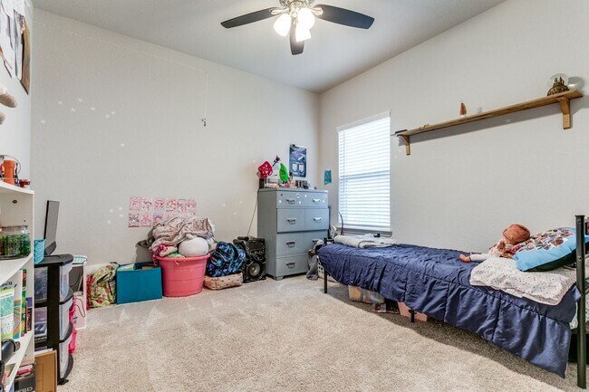 Building Photo - 3-BEDROOM NEWER CONSTRUCTION IN CONVERSE