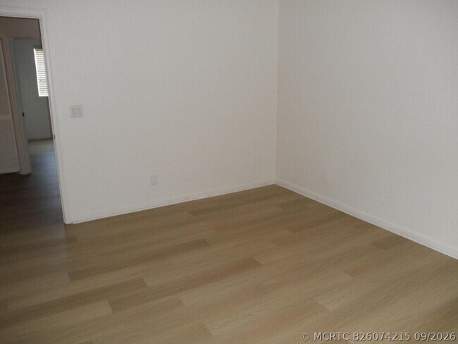 Building Photo - 2205 Oakmont Dr