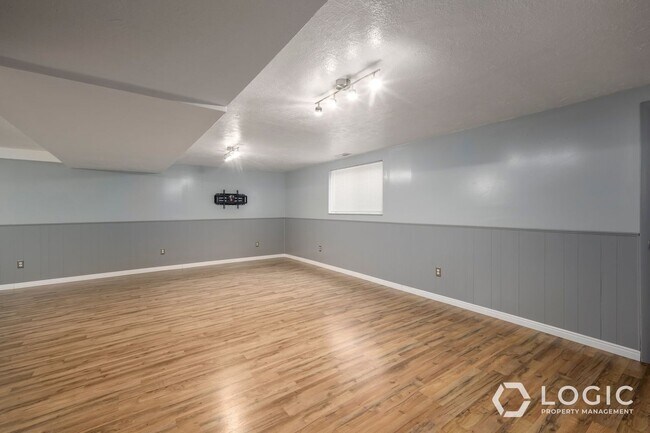 Building Photo - 2718 Ferron Dr