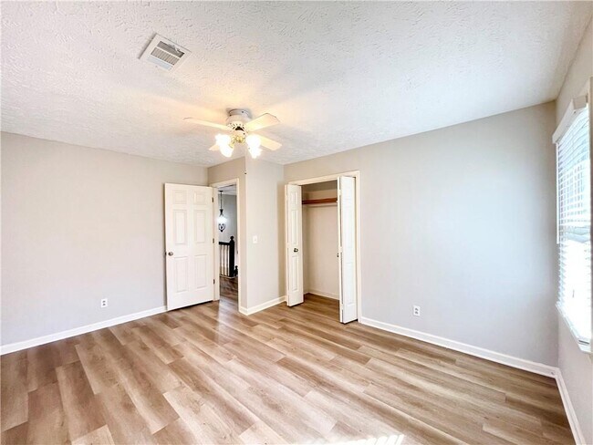 Building Photo - 2395 Brownstone Ct NE