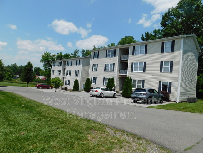 Building Photo - 210 Cardinal Wy