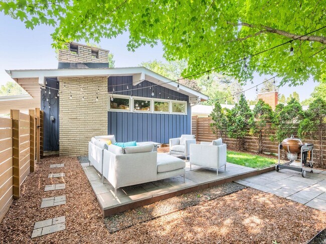 Building Photo - 6017 Halifax Ave S