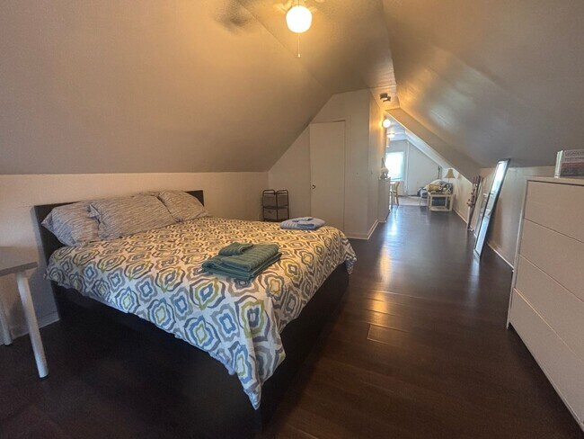 Building Photo - Buckingham11710