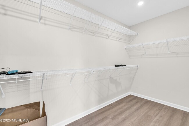 Building Photo - 317 Tulip Ct