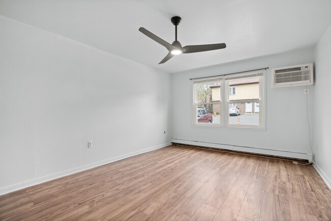 Building Photo - 289 Clerk St