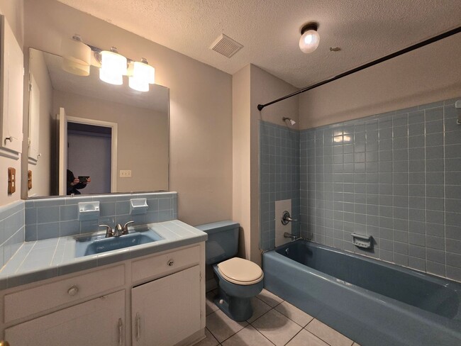 Building Photo - 622 Garfield Dr