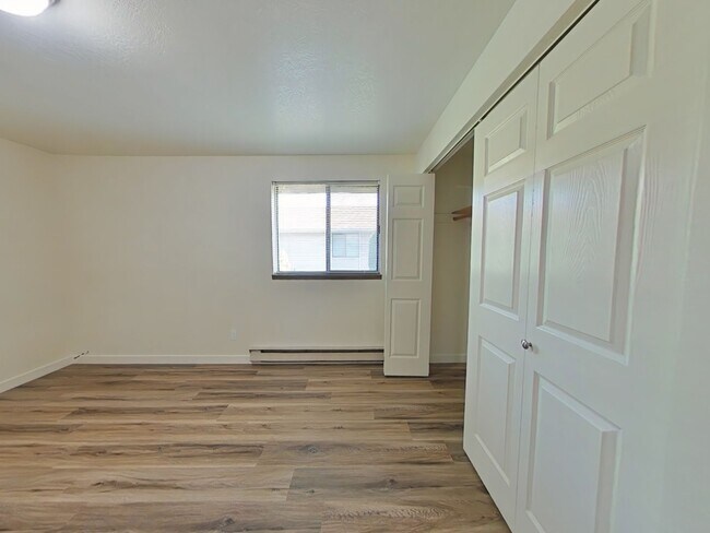 Building Photo - Comfortable 2 Bedroom Duplex with Garage ~ Albany