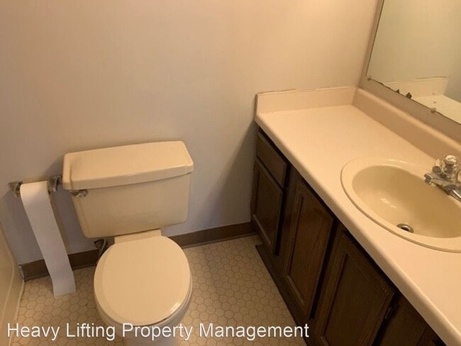 Building Photo - 3 br, 2.5 bath House - 6105 Spring Knoll Dr