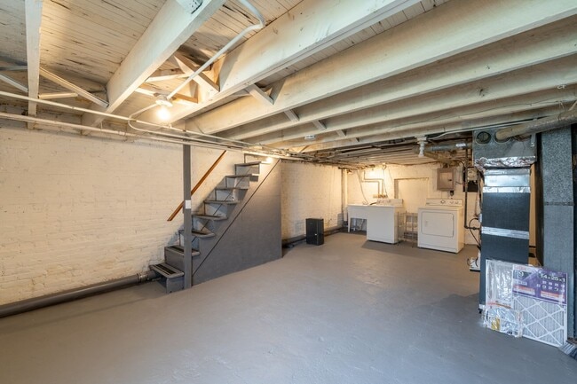 Building Photo - 737 E 37th St