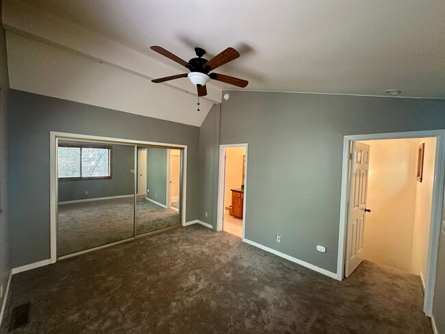 Building Photo - Charming 3 Bedroom 2 Bathroom Home Off Tyl...