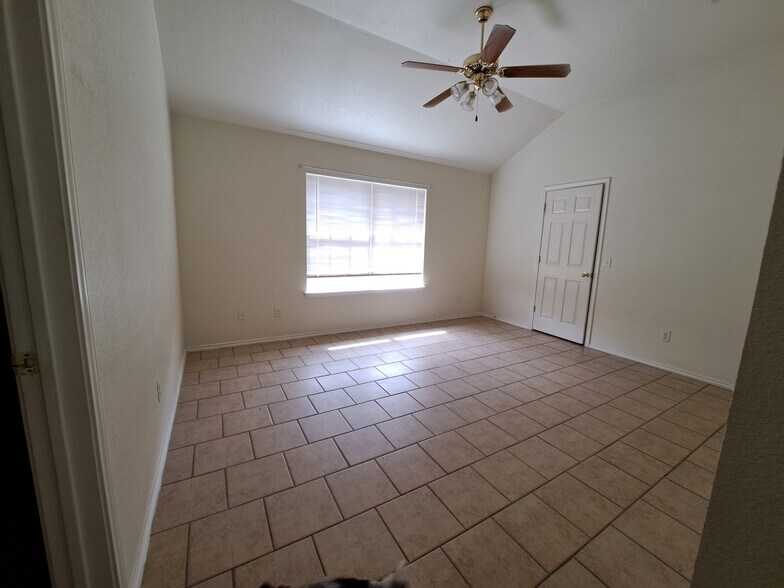 Building Photo - 4100 Cambridge Dr