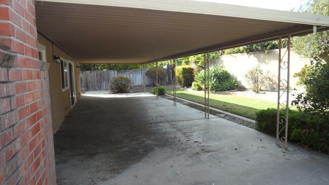 Building Photo - Beautiful Remodeled Single Story 4 BR 2 BA Home With 3 Car attached Garage