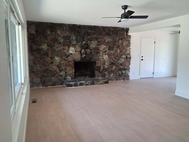 Building Photo - 49177 Chapel Hill Dr