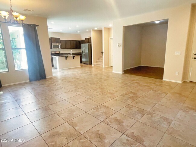 Building Photo - 3507 S Falcon Dr