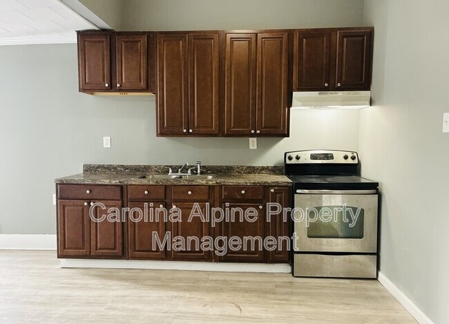 Building Photo - 910 Walnut St