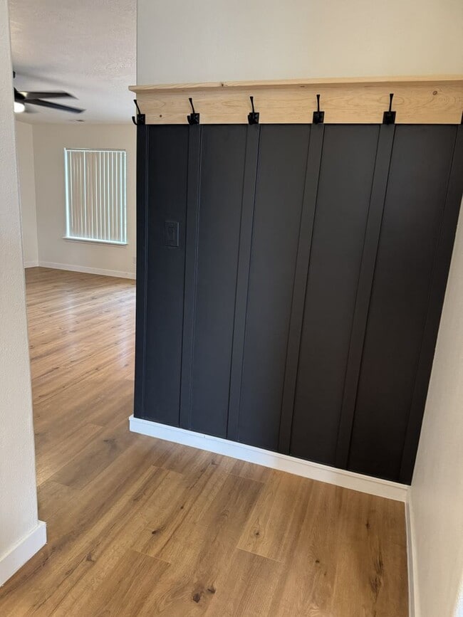 Building Photo - HARD TO FIND 4 BEDROOM