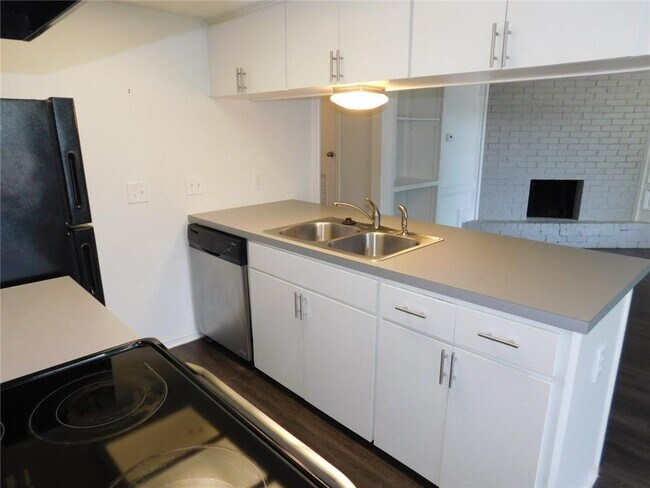 Building Photo - 3308 Hycreek Dr