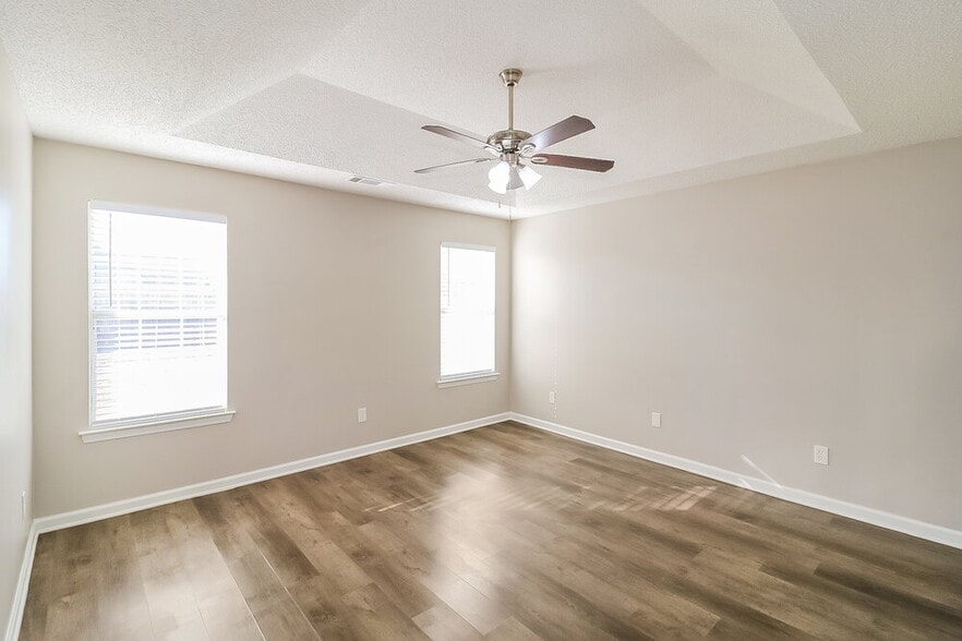 Building Photo - 608 Fieldcrest Dr