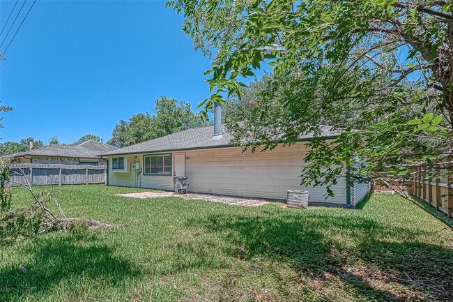 Building Photo - 923 Mayweather Ln