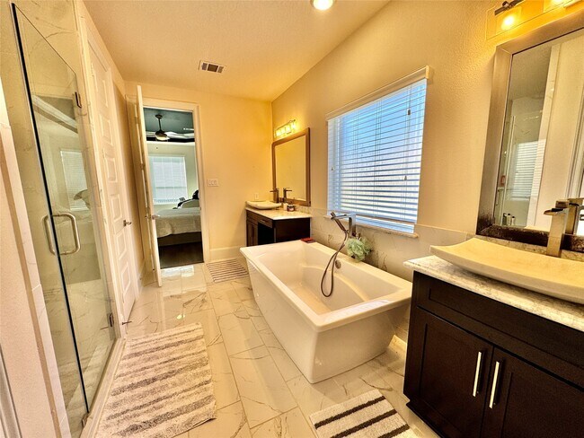 Building Photo - 16803 Bark Cabin Dr