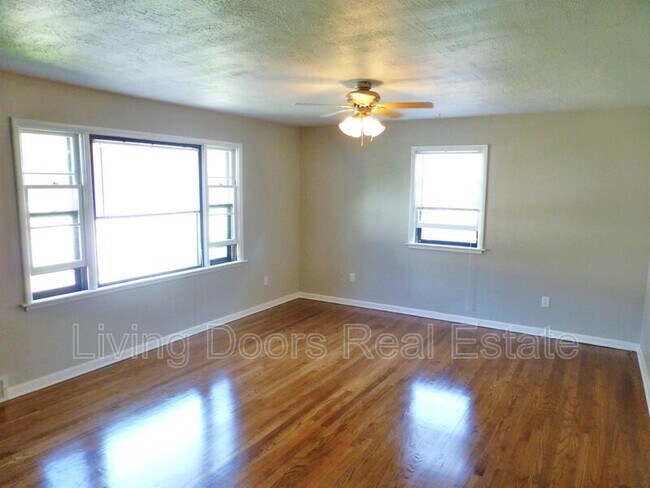 Building Photo - 3701 Lewis Ave