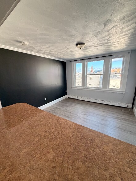 Building Photo - 73 Haverhill St