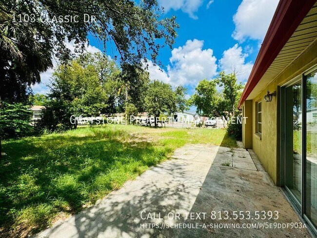 Building Photo - 1103 Classic Dr