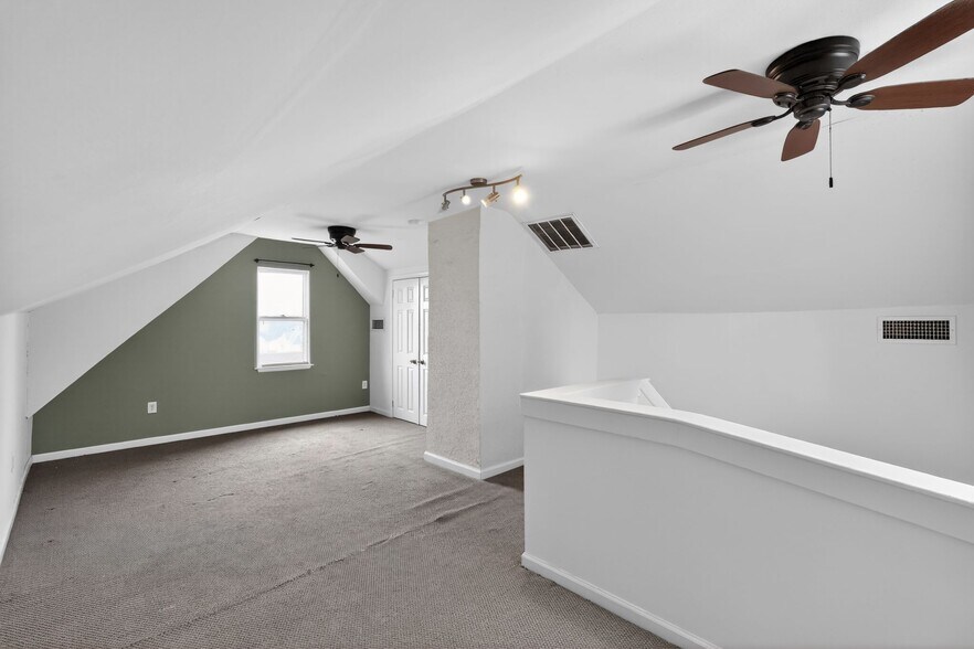 Building Photo - 8 E Marthart Ave