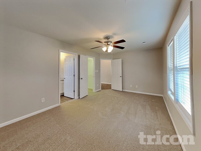 Building Photo - 4991 Astonshire Ln