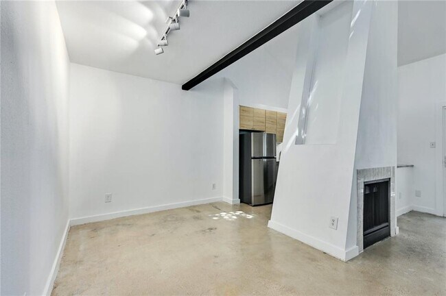 Building Photo - 1502 Bridgeway Dr