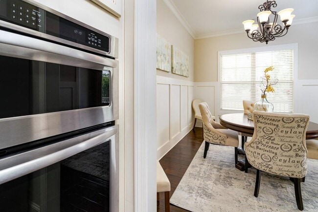 Building Photo - 1290 Redbud Dr