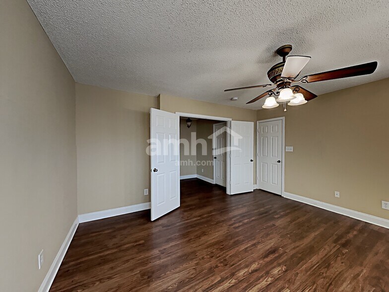 Building Photo - 13634 Riding Hill Ave