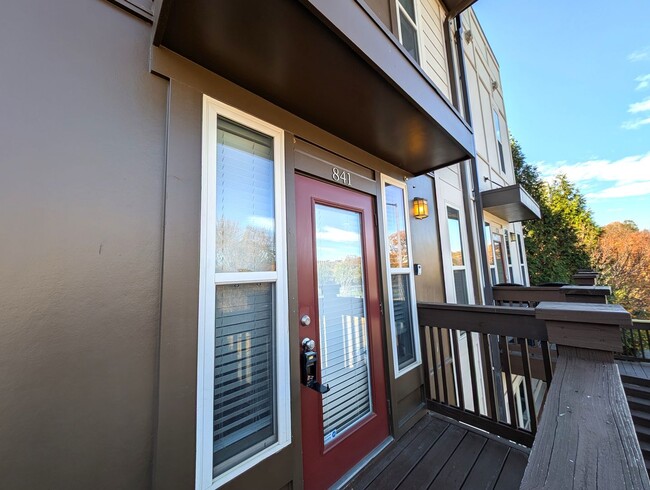 Building Photo - Beautiful, 3 bed, 2 bath Townhome Located in the Seigle Point Community!