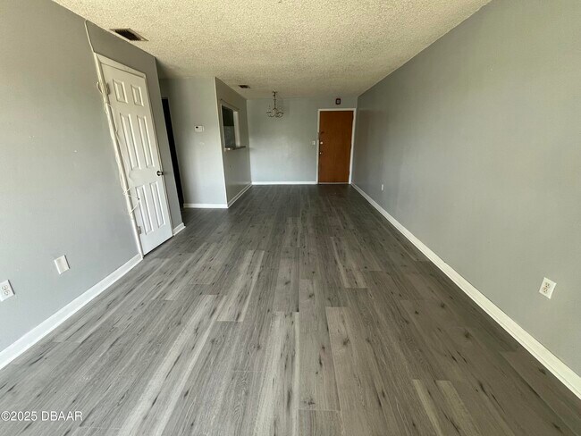 Building Photo - 1850 S Park Ave