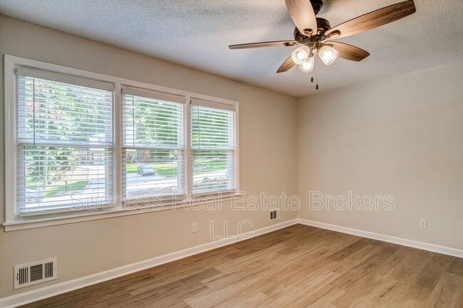 Building Photo - 4734 N Springs Rd NW