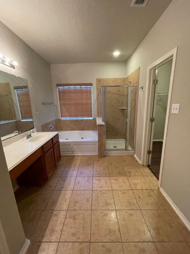 Building Photo - Spacious 3-Bedroom, 2-Bath Single-Story Ho...