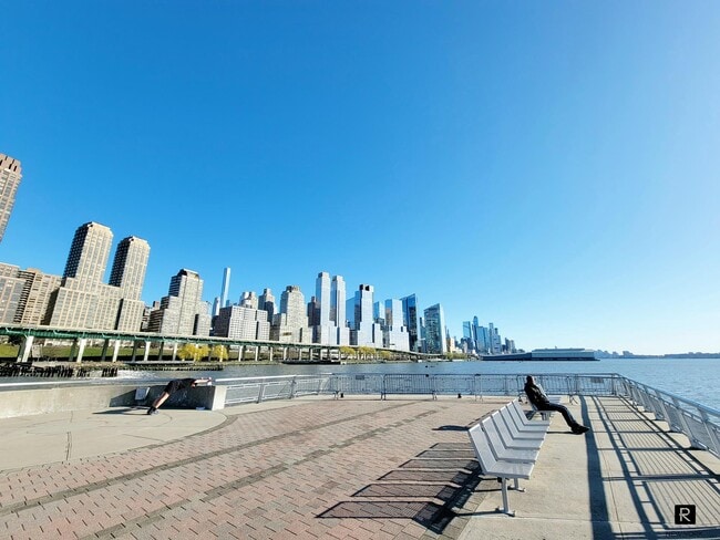 Building Photo - 106 Central Park S
