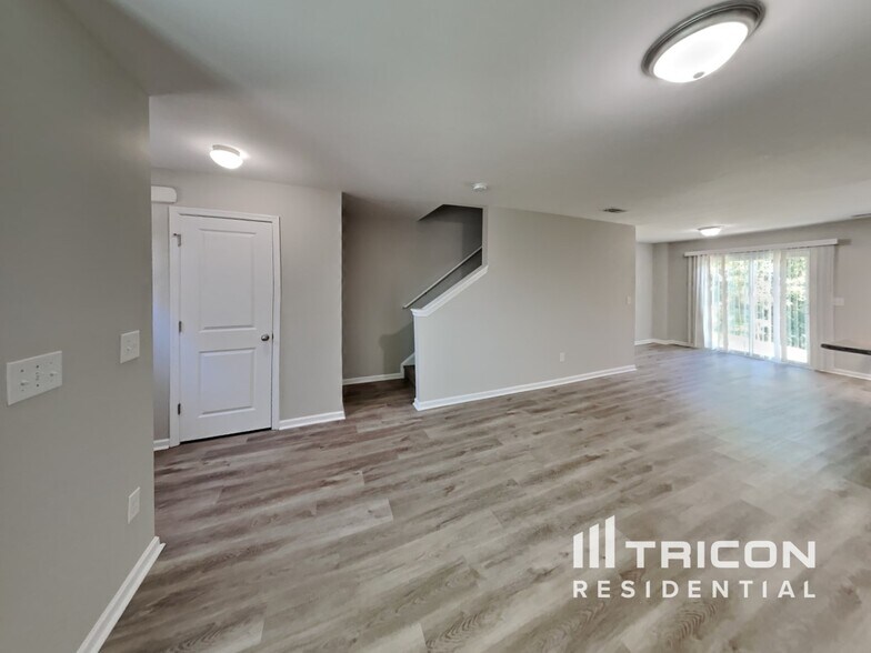 Building Photo - 1857 Belle Arbor Dr