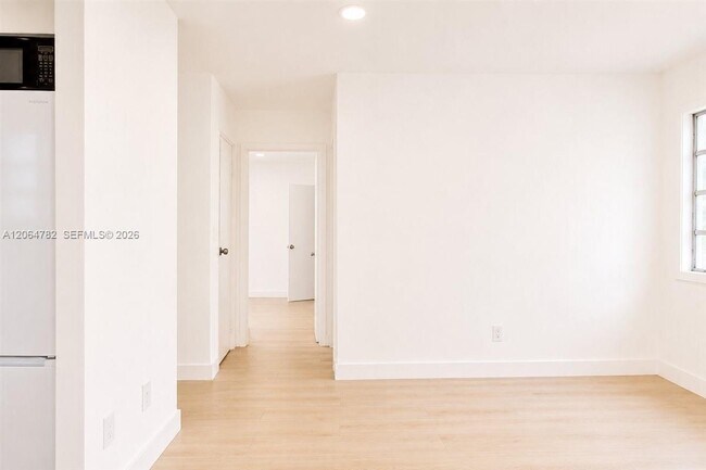 Building Photo - 355 NE 55th Terrace