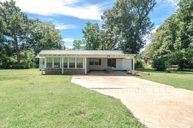 Building Photo - 6235 Woodlawn Rd
