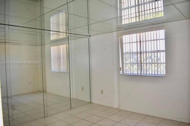 Building Photo - 2 bedroom in Sunny Isles Beach FL 33160