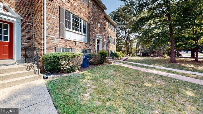 Building Photo - 2303 McGregor Ct