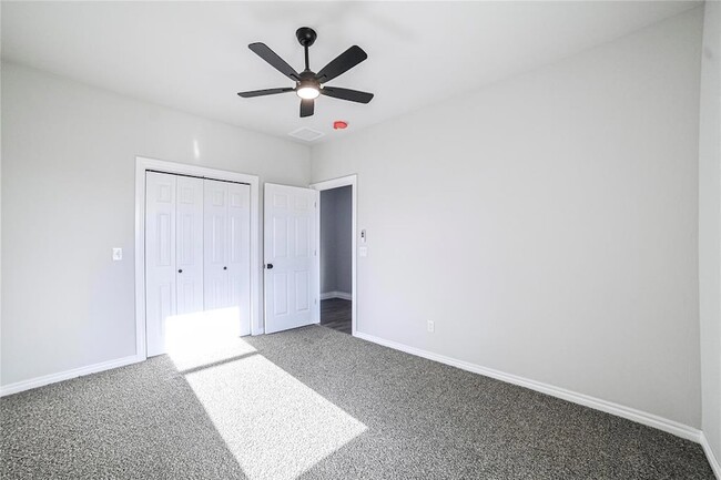 Building Photo - 4715 White Tail Ct