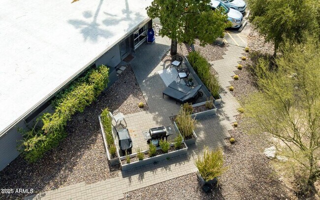 Building Photo - 7440 E Cave Creek Rd