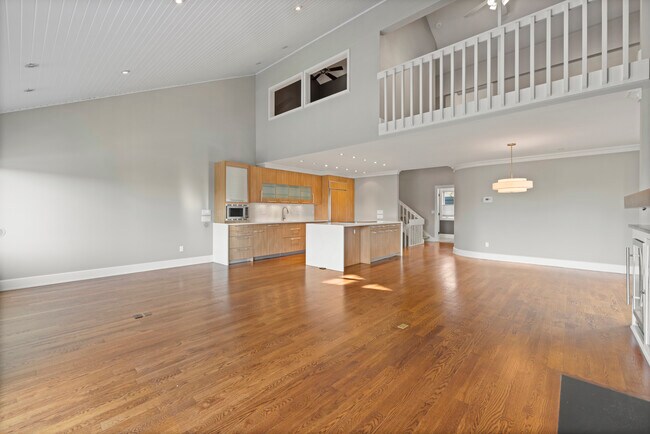 Building Photo - 1 Island Dr